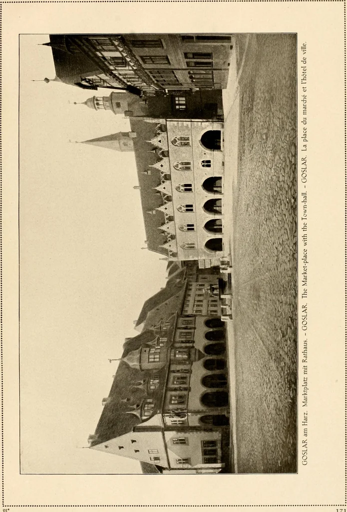 An illustration from Deutsche Baukunst des Mittelalters und der Renaissance = old German architecture, 1922, leaf 204