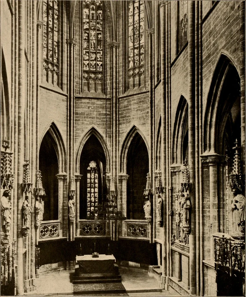 An illustration from Deutsche Baukunst des Mittelalters und der Renaissance = old German architecture, 1922, leaf 209