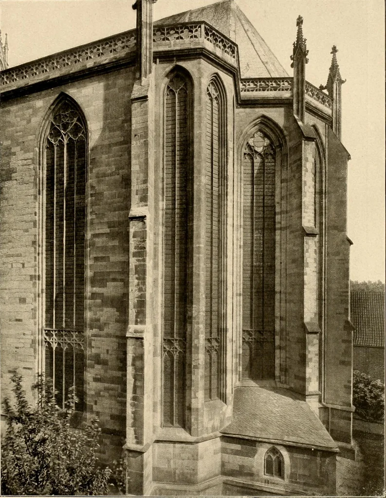 An illustration from Deutsche Baukunst des Mittelalters und der Renaissance = old German architecture, 1922, leaf 222