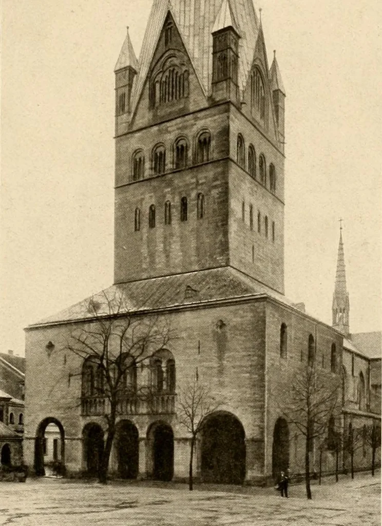 An illustration from Deutsche Baukunst des Mittelalters und der Renaissance = old German architecture, 1922, leaf 226