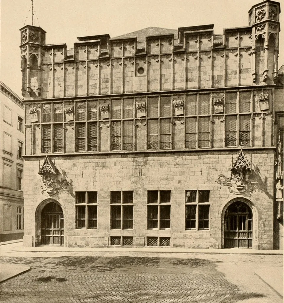 An illustration from Deutsche Baukunst des Mittelalters und der Renaissance = old German architecture, 1922, leaf 23