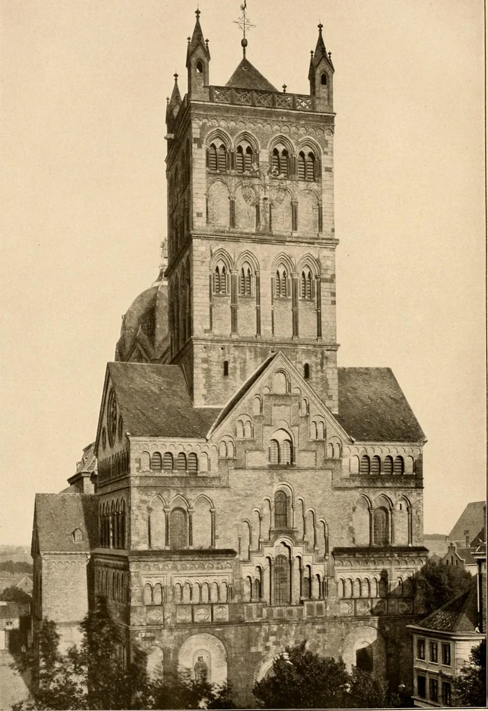 An illustration from Deutsche Baukunst des Mittelalters und der Renaissance = old German architecture, 1922, leaf 25