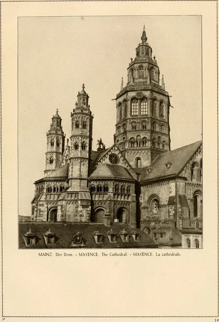 An illustration from Deutsche Baukunst des Mittelalters und der Renaissance = old German architecture, 1922, leaf 40