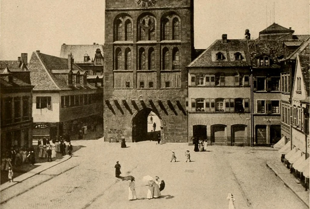 An illustration from Deutsche Baukunst des Mittelalters und der Renaissance = old German architecture, 1922, leaf 41