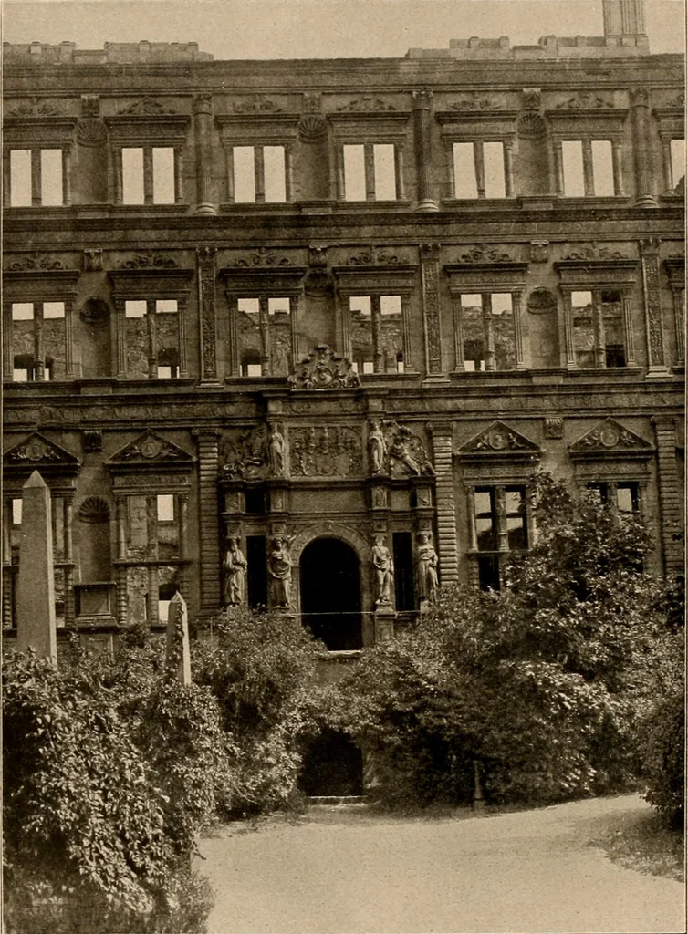An illustration from Deutsche Baukunst des Mittelalters und der Renaissance = old German architecture, 1922, leaf 71
