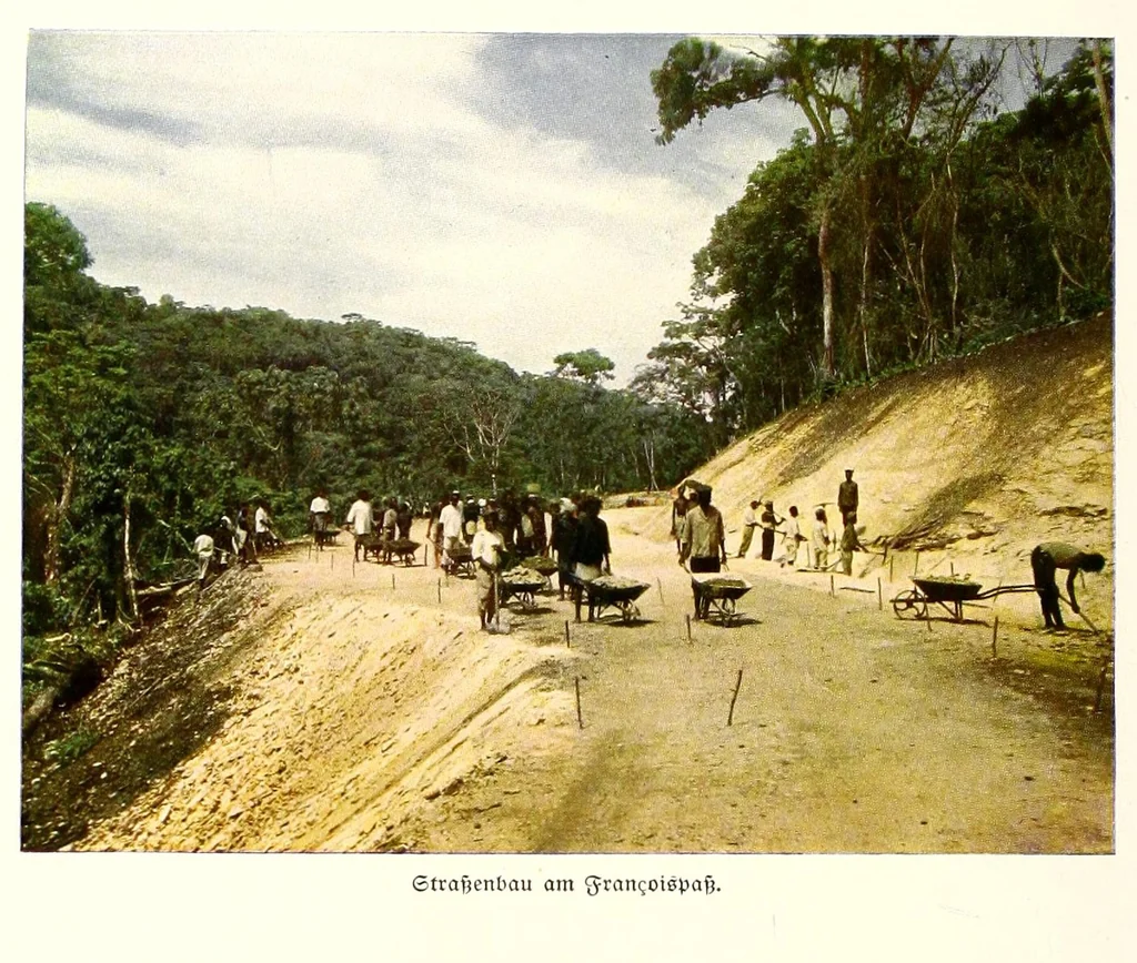 An illustration from Deutschlands Kolonien in achtzig farbenphotographischen Abbildungen : nach eigenen Naturaufnahmen, 1914, leaf 22