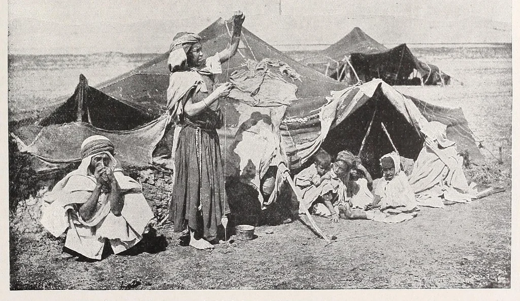 An illustration from De Volken der aarde, 1903, leaf 219