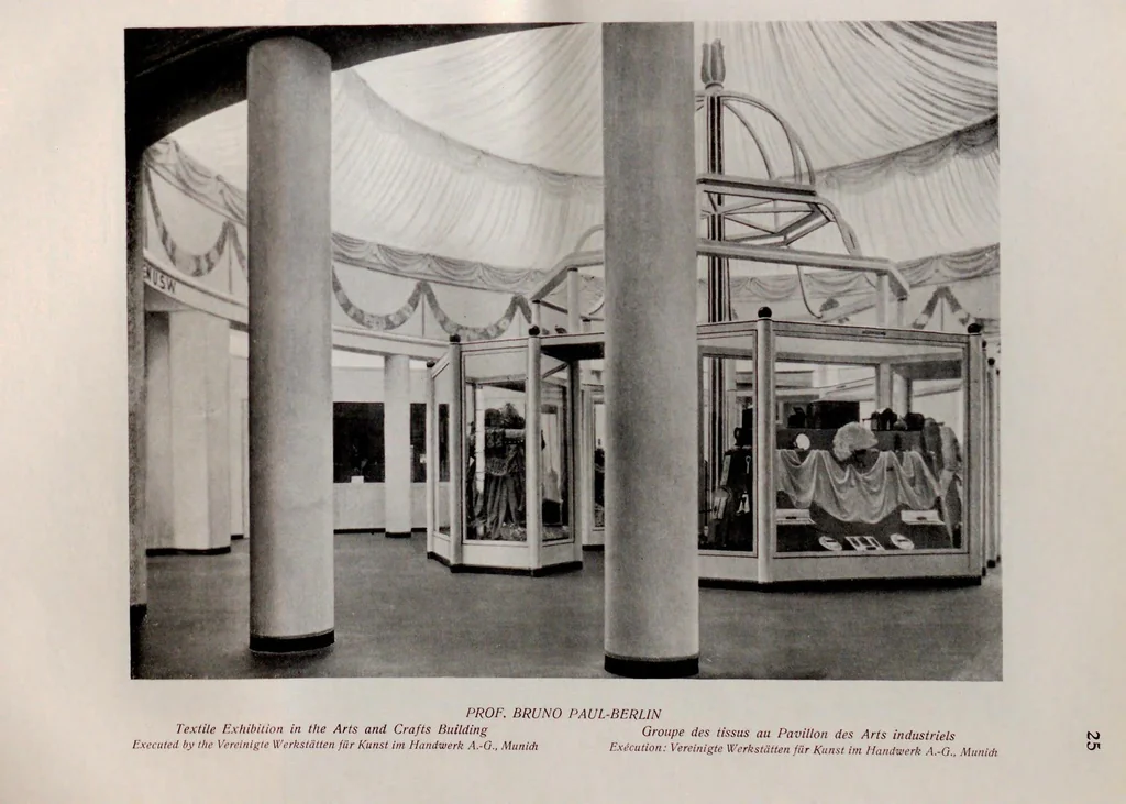 An illustration from La décoration intérieure allemande et les métiers d'art à l'Exposition de Bruxelles, 1910, 1910, leaf 43