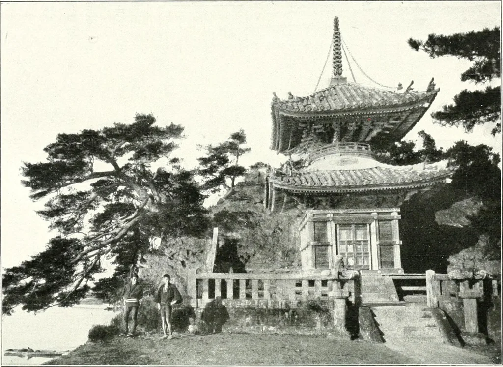 An illustration from Die Architektur der Kultbauten Japans, 1907, leaf 350
