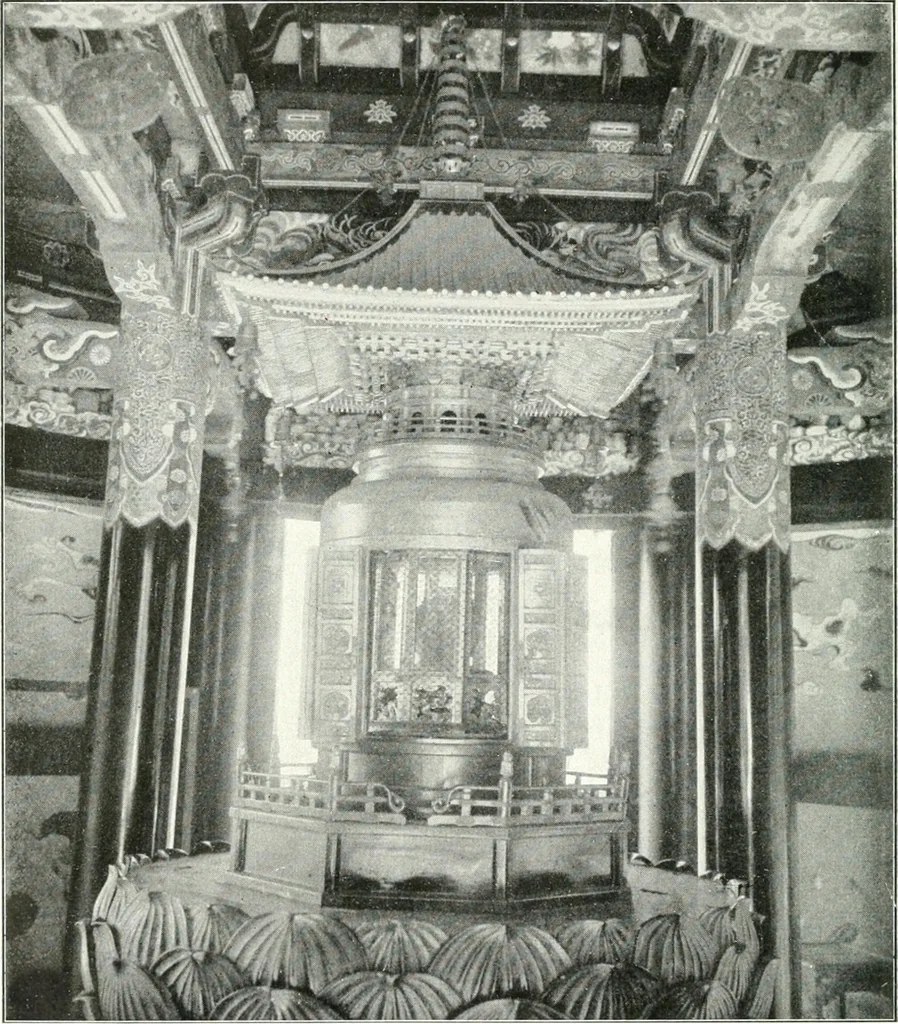 An illustration from Die Architektur der Kultbauten Japans, 1907, leaf 354