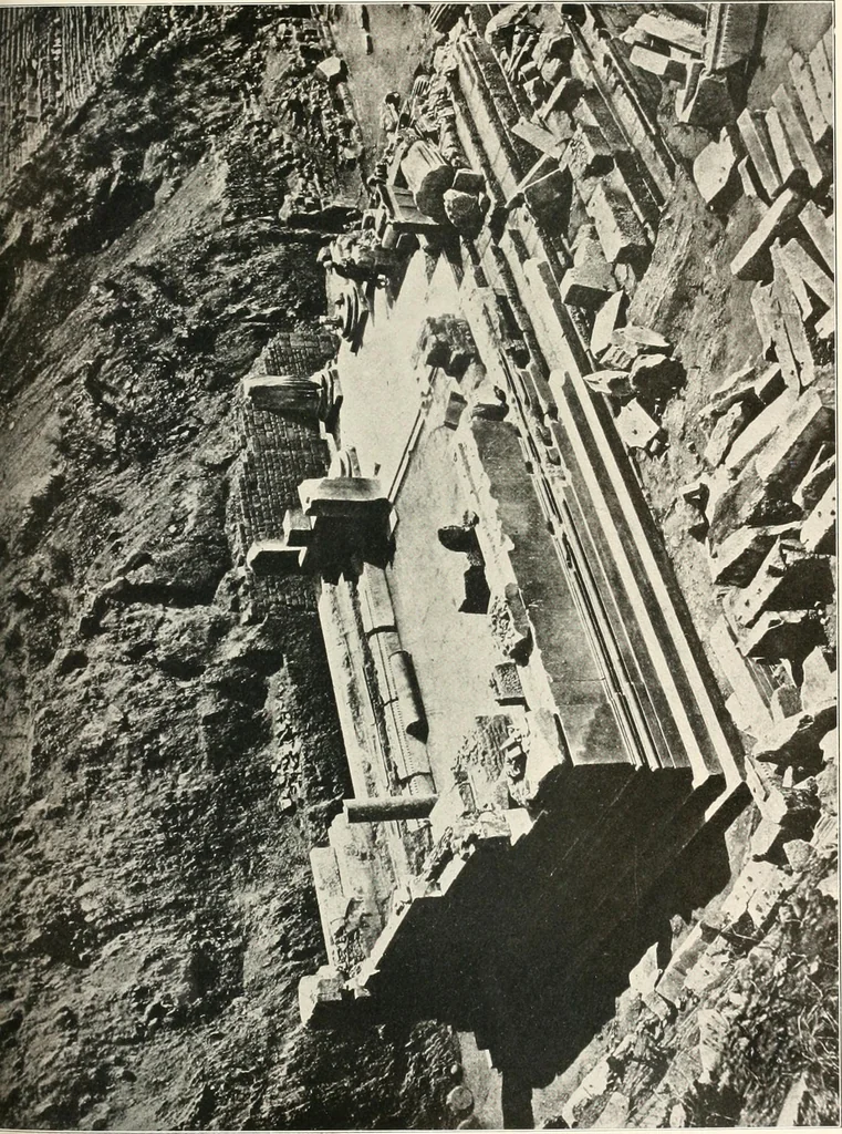 An illustration from Die Baukunst des Altertums, 1910, leaf 319