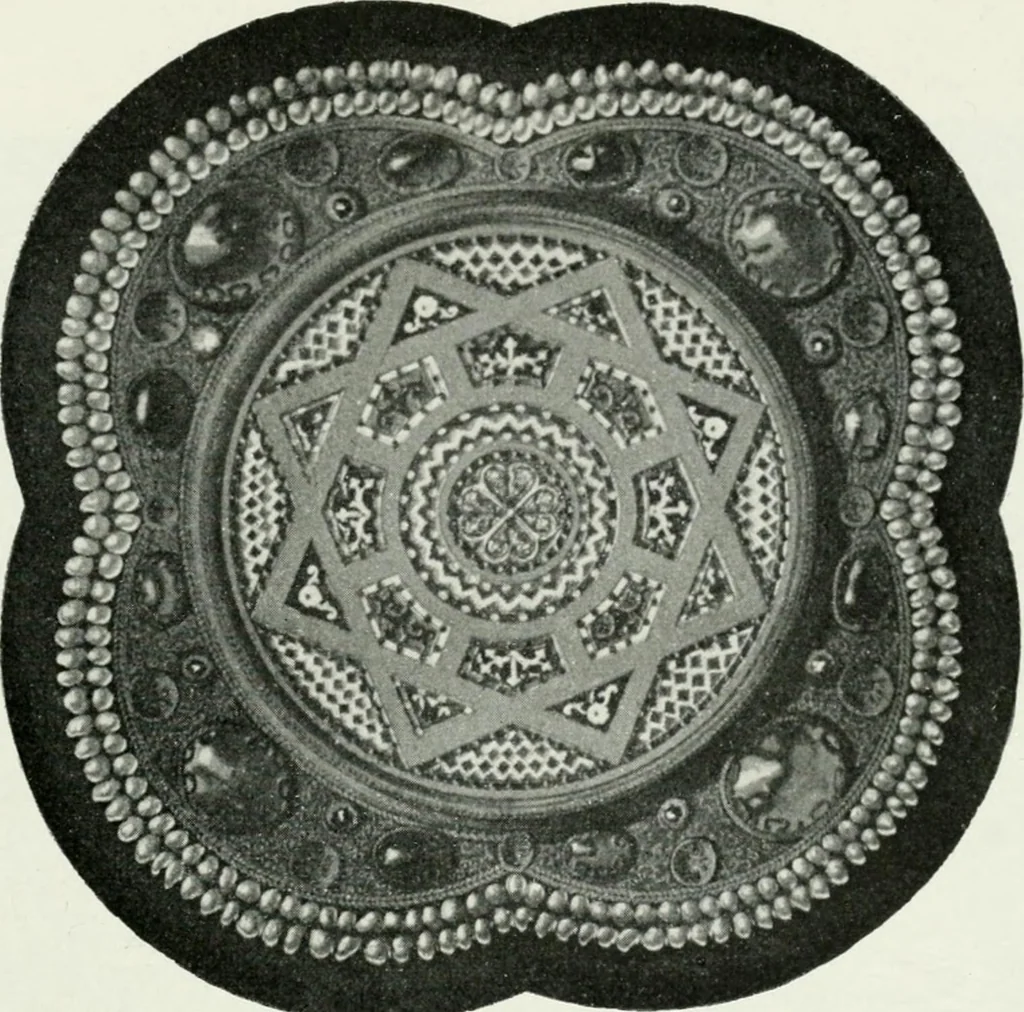 An illustration from Die byzantinischen Zellenschmelze der Sammlung Alex. von Swenigorodskoï und das darüber veröffentlichte Prachtwerk. Archäologisch-kunstgeschichtliche Studie, 1896, leaf 497