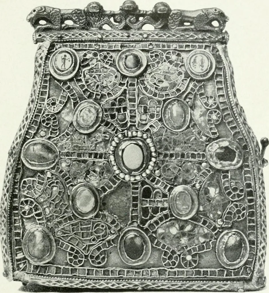 An illustration from Die byzantinischen Zellenschmelze der Sammlung Alex. von Swenigorodskoï und das darüber veröffentlichte Prachtwerk. Archäologisch-kunstgeschichtliche Studie, 1896, leaf 515