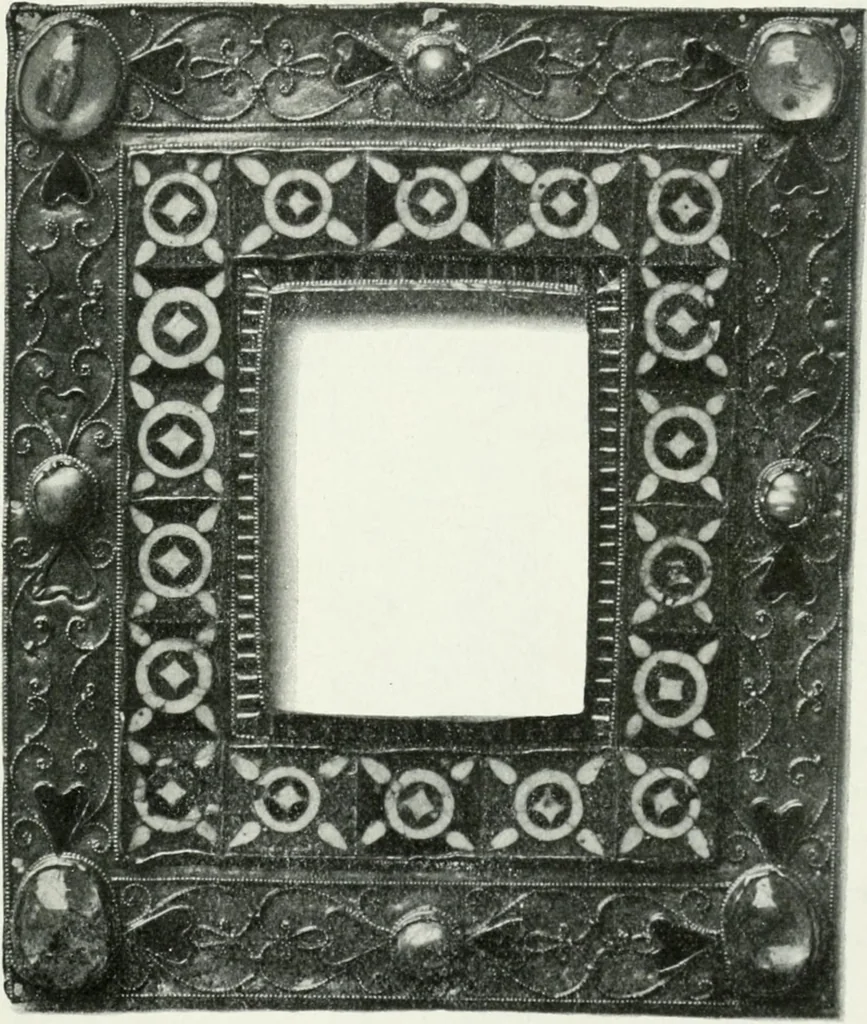 An illustration from Die byzantinischen Zellenschmelze der Sammlung Alex. von Swenigorodskoï und das darüber veröffentlichte Prachtwerk. Archäologisch-kunstgeschichtliche Studie, 1896, leaf 519