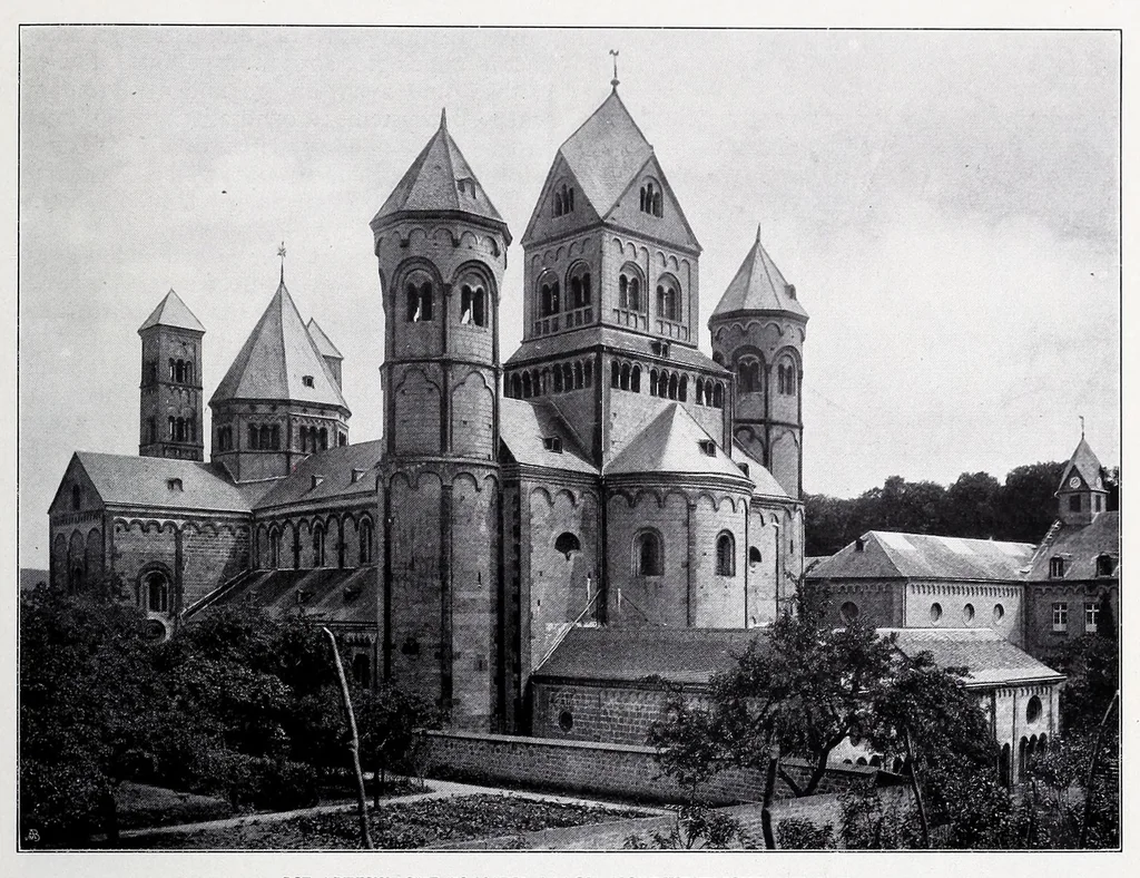 An illustration from Die Christliche Kunst, 1904, leaf 19