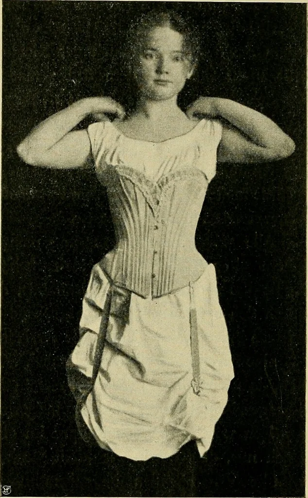 An illustration from Die Kultur des weiblichen Körpers als Grundlage der Frauenkleidung, 1902, leaf 77