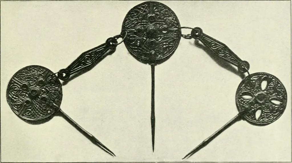 An illustration from Die älteste Kunst, insbesondere di Baukunst, der Germanen, 1909, leaf 365