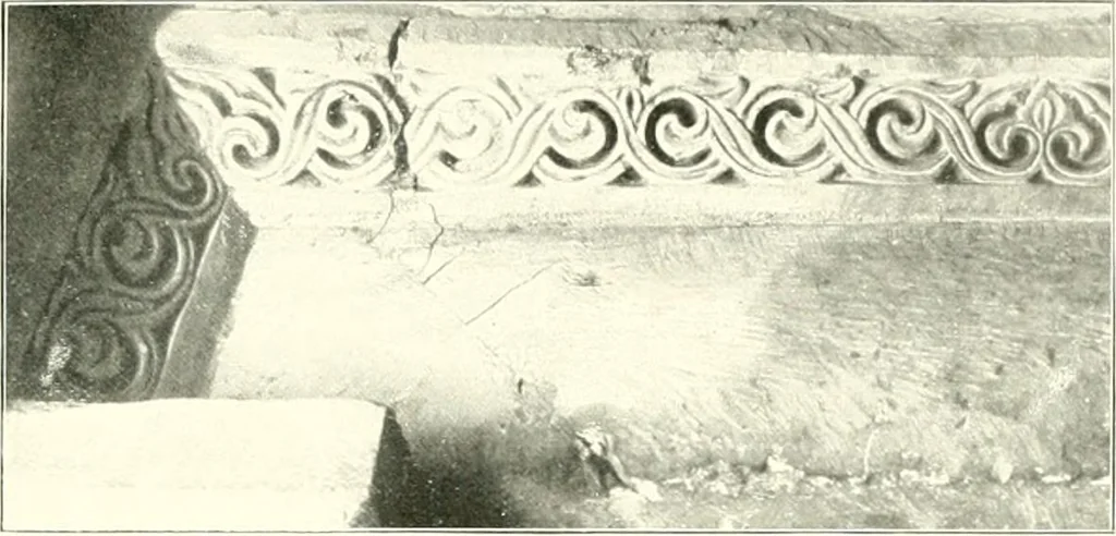 An illustration from Die Ornamente der Hakim- und Ashar-Moschee; Materialien zur Geschichte der älteren Kunst des Islam, 1912, leaf 102