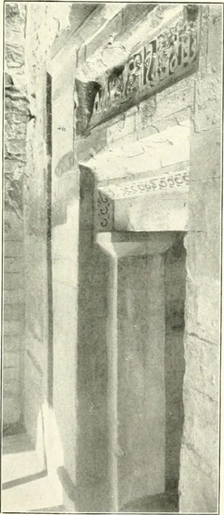 An illustration from Die Ornamente der Hakim- und Ashar-Moschee; Materialien zur Geschichte der älteren Kunst des Islam, 1912, leaf 102