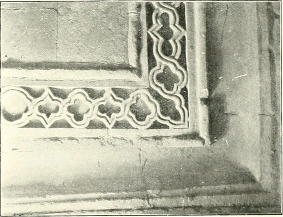An illustration from Die Ornamente der Hakim- und Ashar-Moschee; Materialien zur Geschichte der älteren Kunst des Islam, 1912, leaf 104