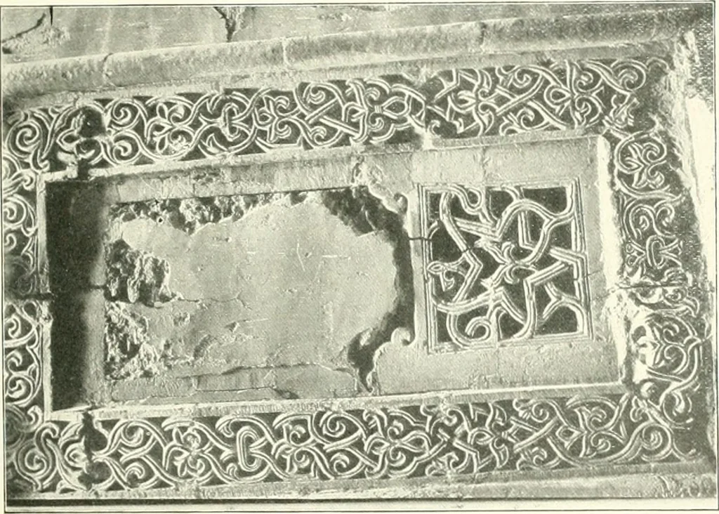 An illustration from Die Ornamente der Hakim- und Ashar-Moschee; Materialien zur Geschichte der älteren Kunst des Islam, 1912, leaf 108