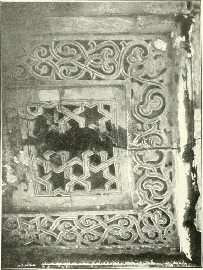 An illustration from Die Ornamente der Hakim- und Ashar-Moschee; Materialien zur Geschichte der älteren Kunst des Islam, 1912, leaf 108