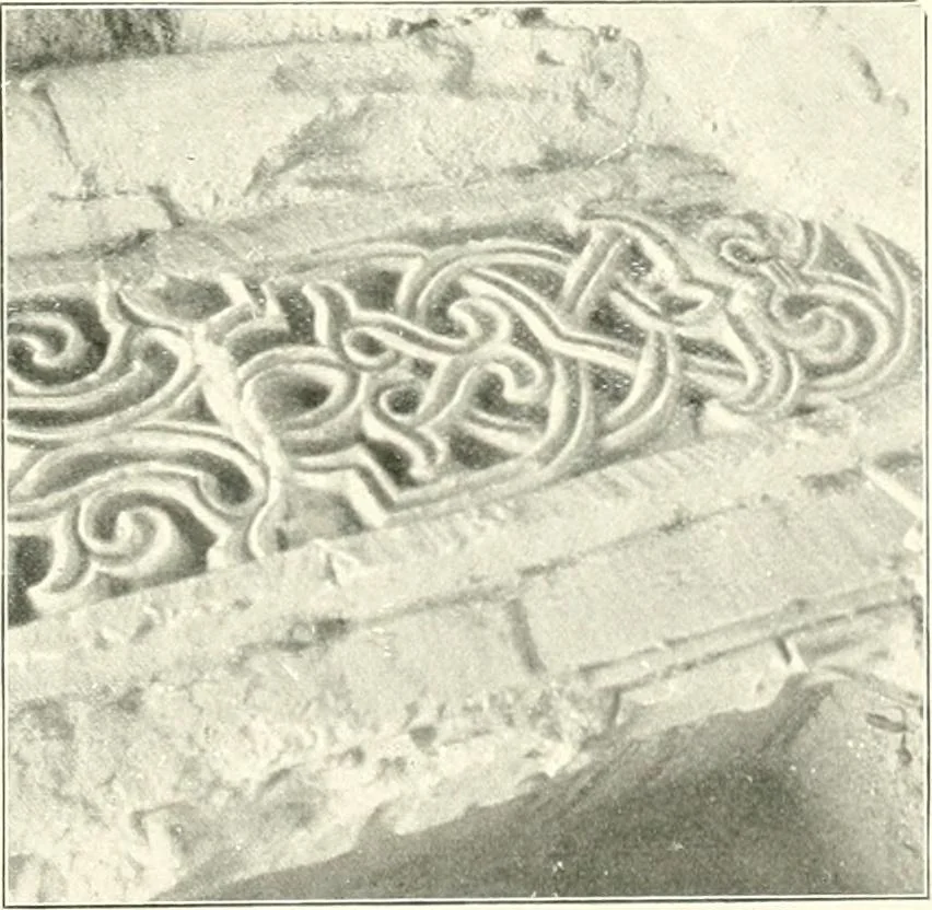 An illustration from Die Ornamente der Hakim- und Ashar-Moschee; Materialien zur Geschichte der älteren Kunst des Islam, 1912, leaf 108