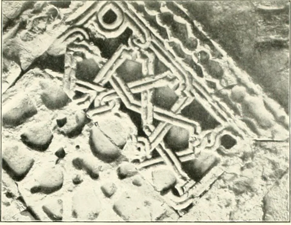 An illustration from Die Ornamente der Hakim- und Ashar-Moschee; Materialien zur Geschichte der älteren Kunst des Islam, 1912, leaf 116