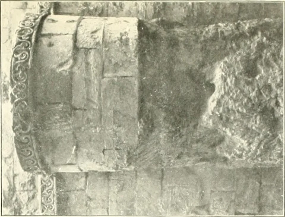 An illustration from Die Ornamente der Hakim- und Ashar-Moschee; Materialien zur Geschichte der älteren Kunst des Islam, 1912, leaf 122