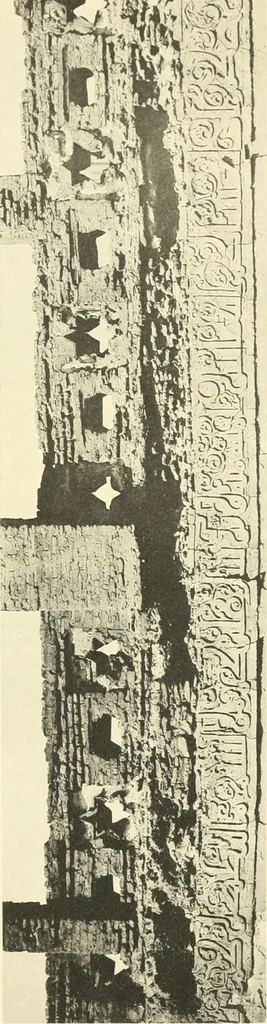An illustration from Die Ornamente der Hakim- und Ashar-Moschee; Materialien zur Geschichte der älteren Kunst des Islam, 1912, leaf 62