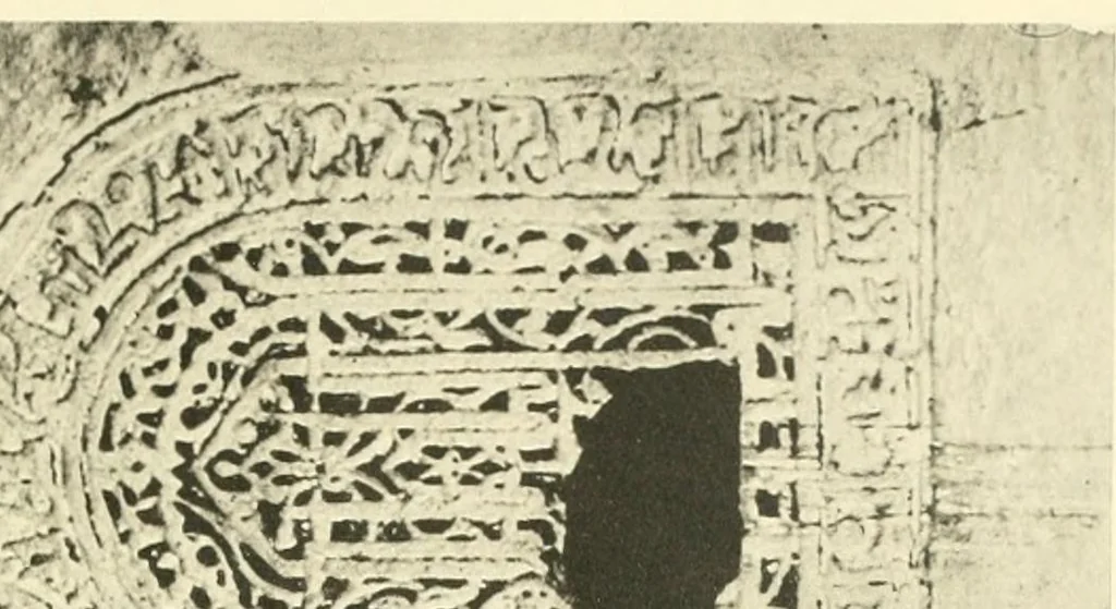 An illustration from Die Ornamente der Hakim- und Ashar-Moschee; Materialien zur Geschichte der älteren Kunst des Islam, 1912, leaf 64