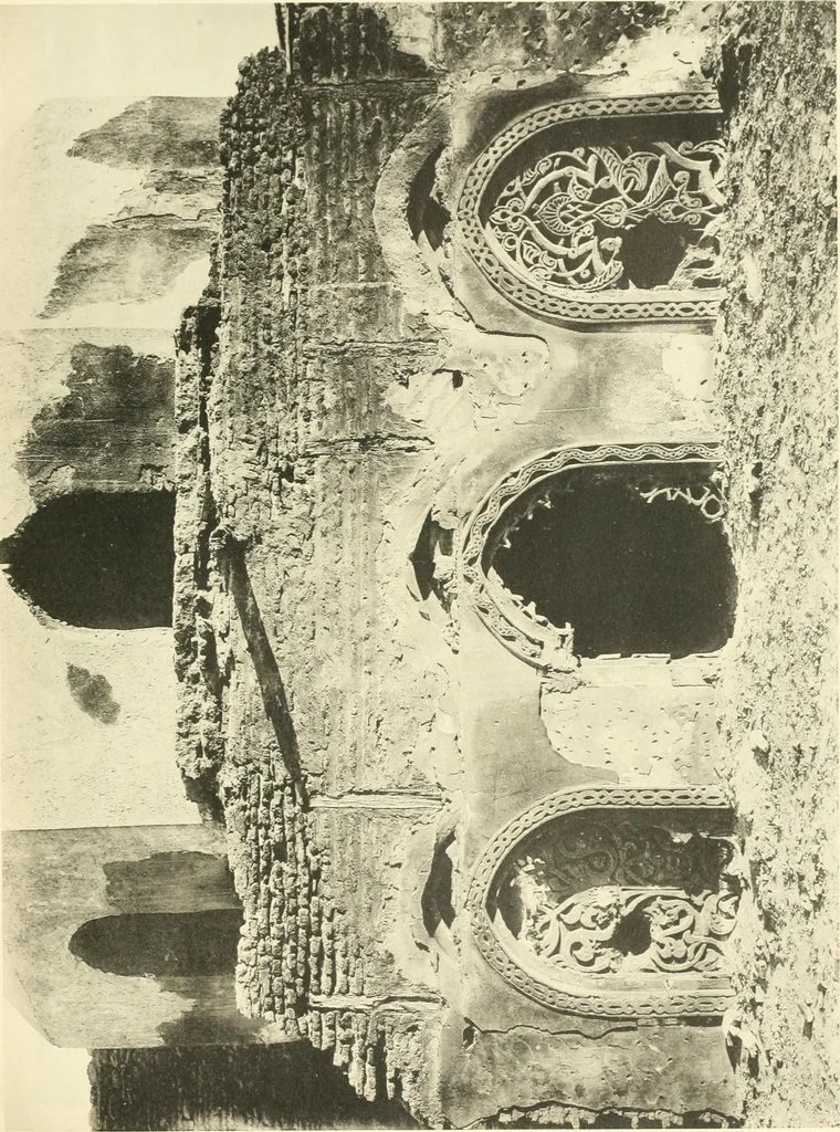 An illustration from Die Ornamente der Hakim- und Ashar-Moschee; Materialien zur Geschichte der älteren Kunst des Islam, 1912, leaf 66