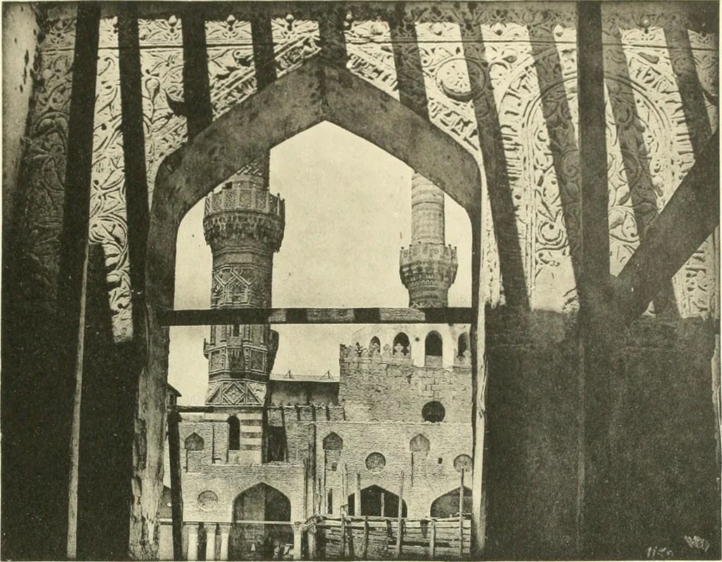 An illustration from Die Ornamente der Hakim- und Ashar-Moschee; Materialien zur Geschichte der älteren Kunst des Islam, 1912, leaf 70