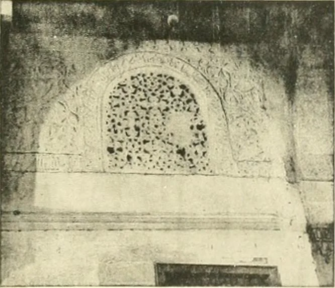 An illustration from Die Ornamente der Hakim- und Ashar-Moschee; Materialien zur Geschichte der älteren Kunst des Islam, 1912, leaf 70