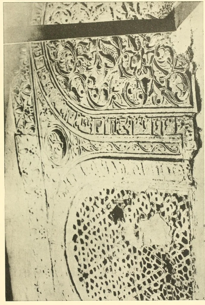 An illustration from Die Ornamente der Hakim- und Ashar-Moschee; Materialien zur Geschichte der älteren Kunst des Islam, 1912, leaf 78