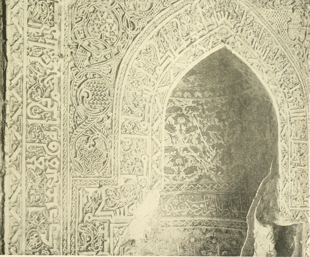 An illustration from Die Ornamente der Hakim- und Ashar-Moschee; Materialien zur Geschichte der älteren Kunst des Islam, 1912, leaf 88