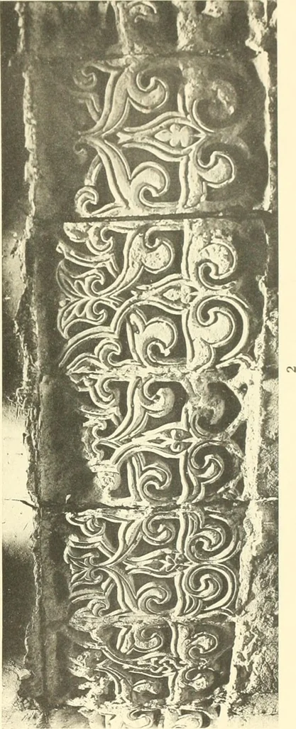 An illustration from Die Ornamente der Hakim- und Ashar-Moschee; Materialien zur Geschichte der älteren Kunst des Islam, 1912, leaf 94