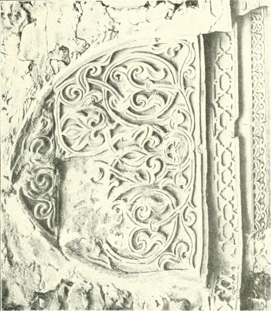 An illustration from Die Ornamente der Hakim- und Ashar-Moschee; Materialien zur Geschichte der älteren Kunst des Islam, 1912, leaf 98