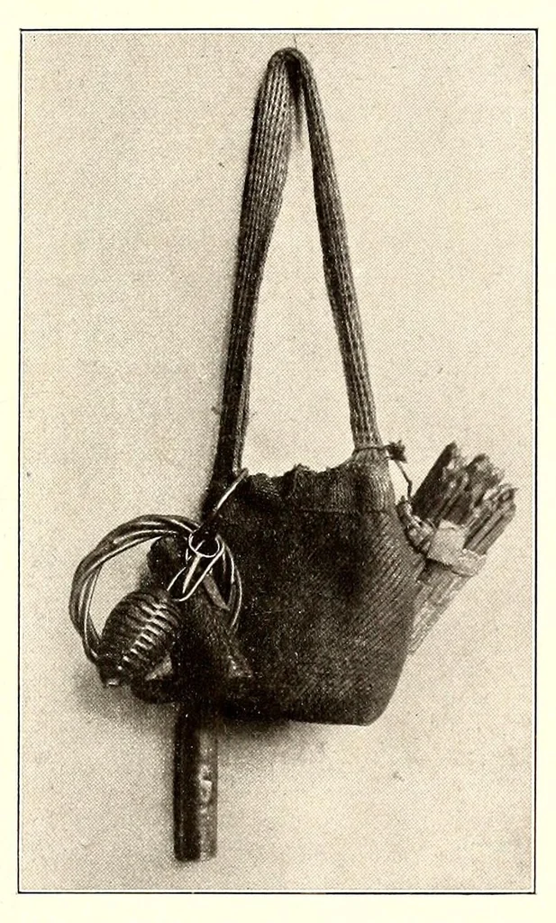 An illustration from Die Pangwe; völkerkundliche Monographie eines westafrikanischen Negerstammes; Ergebnisse der Lübecker Pangwe-expedition 1907-1909 und früherer Forschungen 1904-1907, 1913, leaf 271