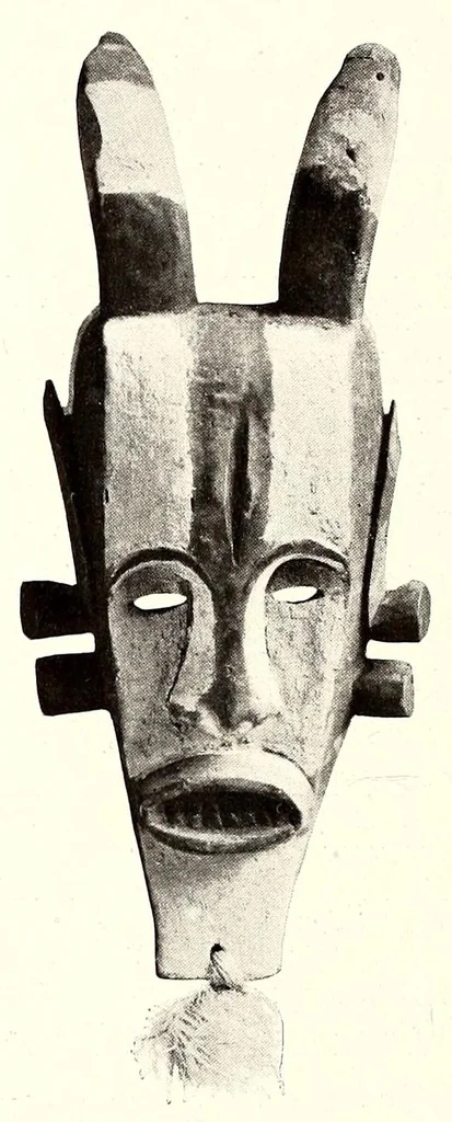 An illustration from Die Pangwe; völkerkundliche Monographie eines westafrikanischen Negerstammes; Ergebnisse der Lübecker Pangwe-expedition 1907-1909 und früherer Forschungen 1904-1907, 1913, leaf 70