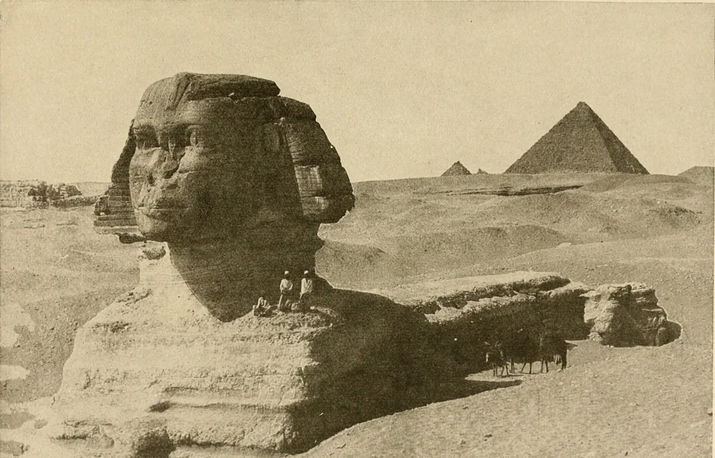 An illustration from Die Plastik der Ägypter, 1922, leaf 112
