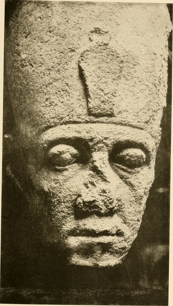 An illustration from Die Plastik der Ägypter, 1922, leaf 120