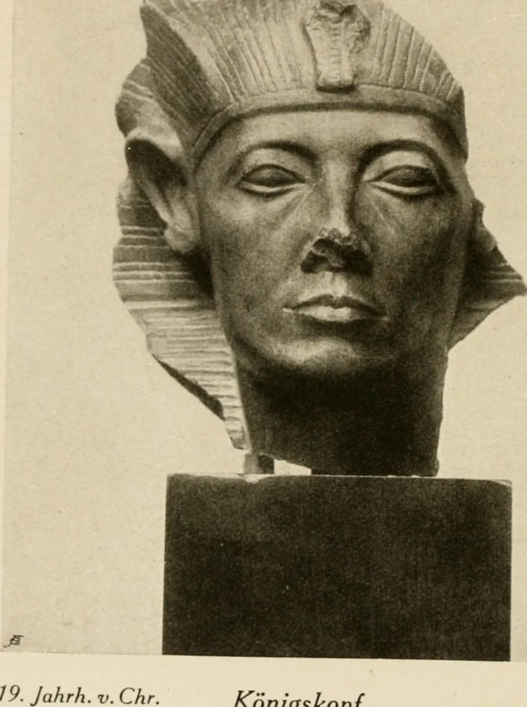 An illustration from Die Plastik der Ägypter, 1922, leaf 123