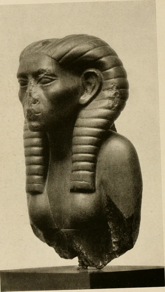 An illustration from Die Plastik der Ägypter, 1922, leaf 127
