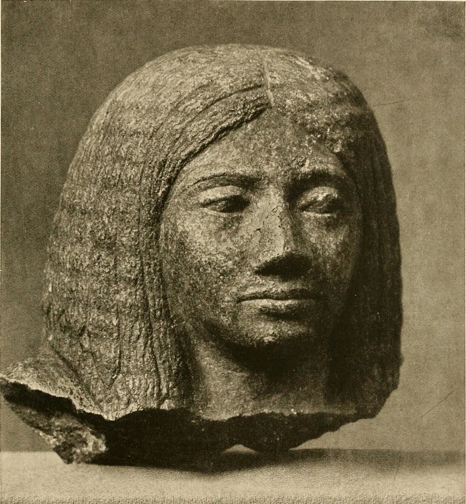 An illustration from Die Plastik der Ägypter, 1922, leaf 132