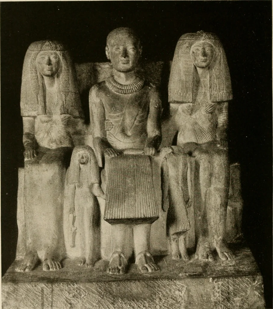 An illustration from Die Plastik der Ägypter, 1922, leaf 135