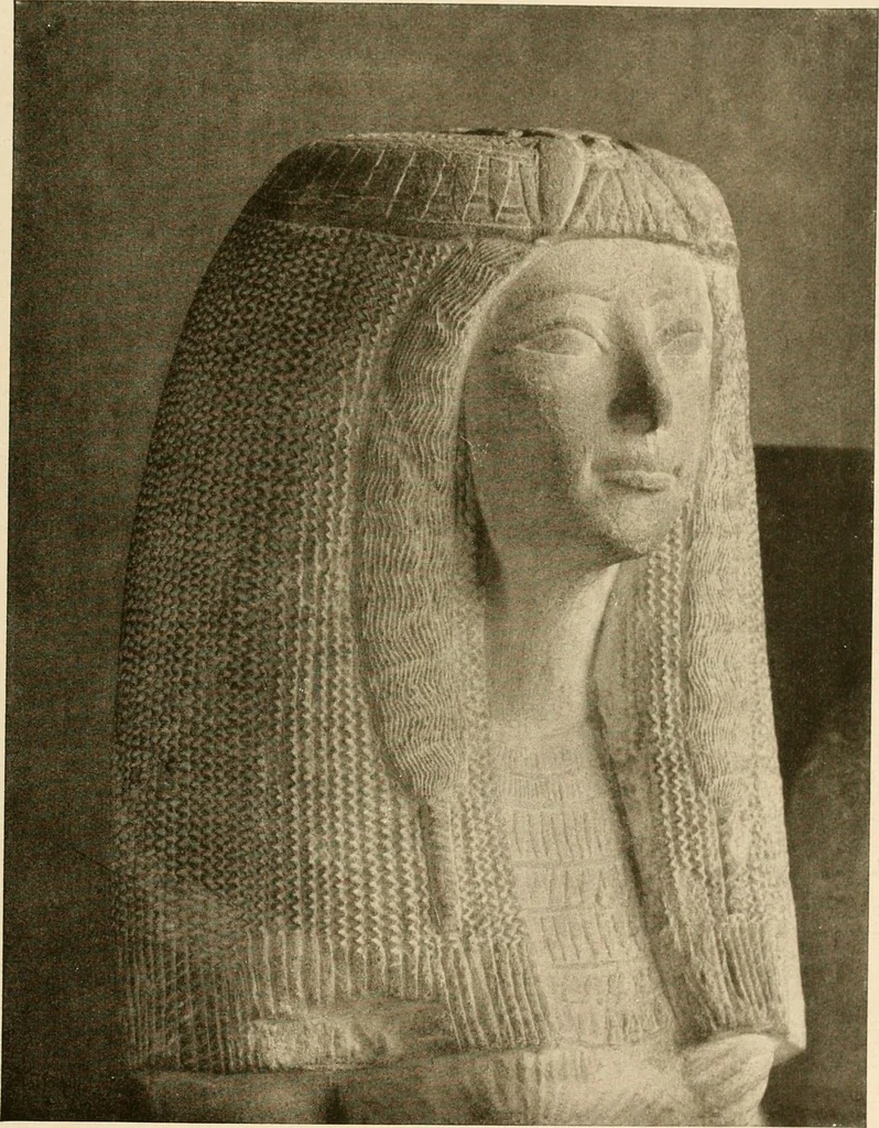 An illustration from Die Plastik der Ägypter, 1922, leaf 136