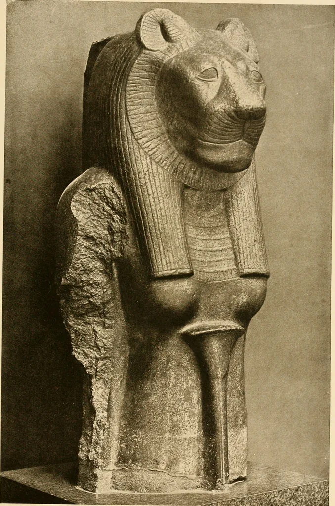 An illustration from Die Plastik der Ägypter, 1922, leaf 146