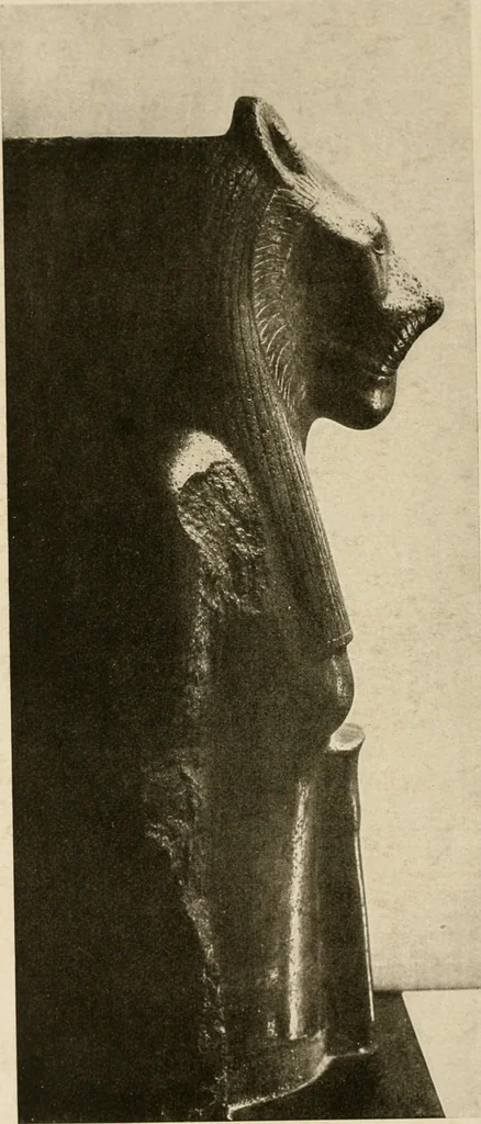 An illustration from Die Plastik der Ägypter, 1922, leaf 147