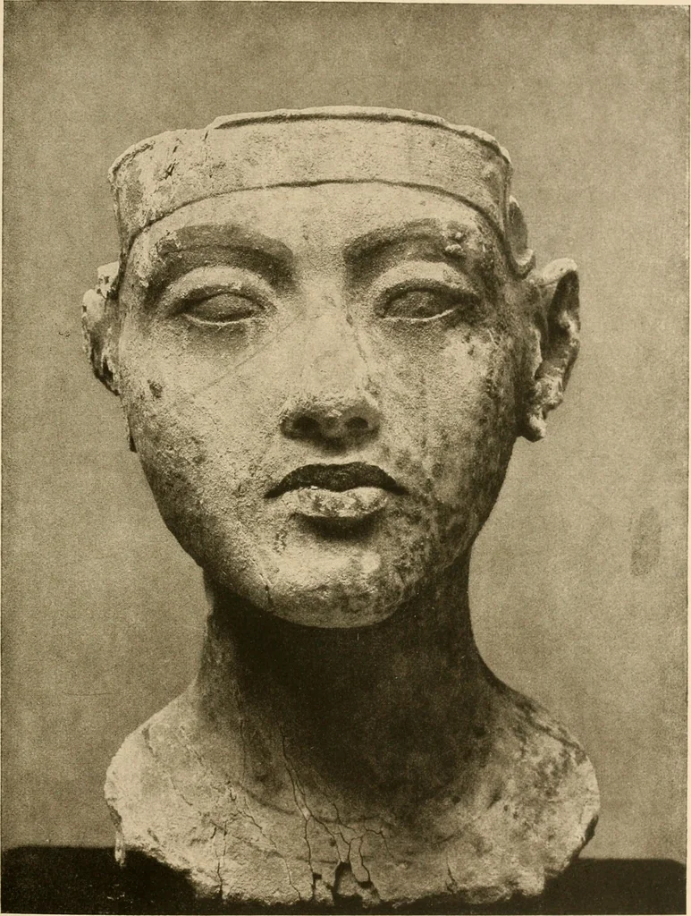An illustration from Die Plastik der Ägypter, 1922, leaf 148